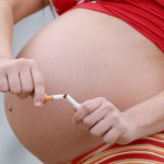 pregnant-woman-breaking-ciggarette