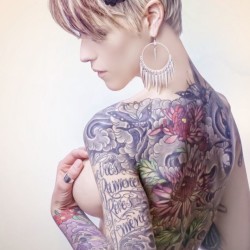 article-2620527-1D95AD4F00000578-699_634x1017