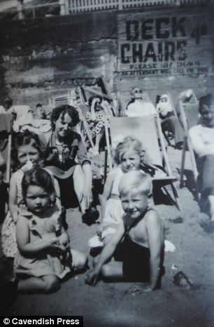 Fjölskyldan í fríi árið 1951