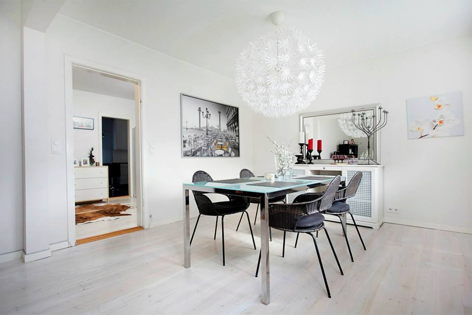 Borðstofan stílhrein - gæti verið á sænsku heimili 