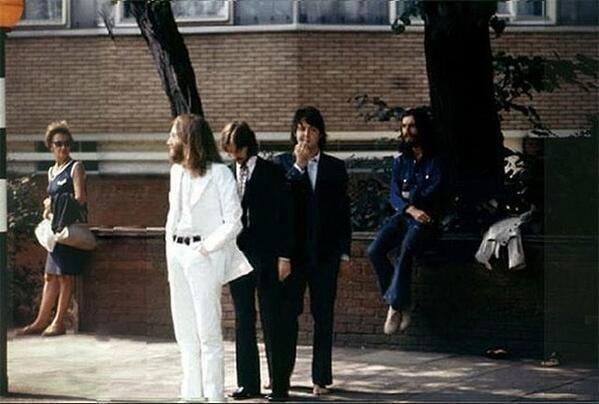 03-The-Beatles-before-making-their-most-historical-picture