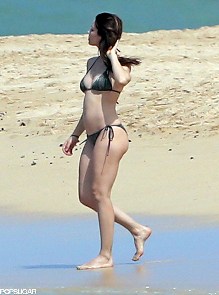 Jessica-Biel-Wearing-Bikini-Hawaii-2014-Pictures