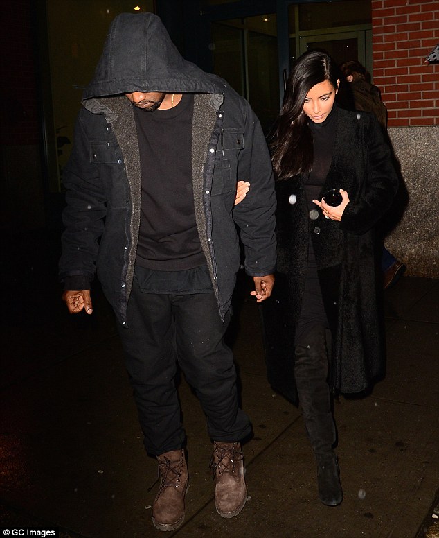 23D4380300000578-2863872-Reunited_Kanye_West_left_and_Kim_Kardashian_right_were_seen_in_N-m-18_1417923918280