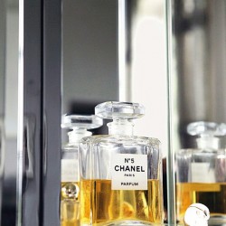 Kate-Moss-Chanel5-Vogue-27Jan15-Mike-Trow_b_592x888