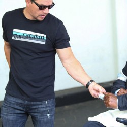 27EAD53A00000578-3053332-Relaxed_He_looked_fit_and_trim_casually_dressed_in_a_t_shirt_and-m-144_1429844492751