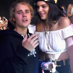 justin-bieber-kicked-out-of-coachella-chokehold-security-gty-ftr (1)