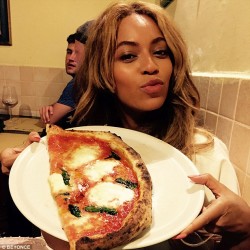 292892D400000578-3102177-Photo_album_Beyonce_recently_shared_food_snapshots_from_her_fami-m-46_1432893029719