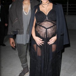 2CE44DD900000578-3253155-Christmas_miracle_Kim_Kardashian_and_Kanye_West_s_baby_boy_is_re-a-2_1443518880403