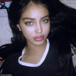 306E5A6300000578-3410278-Fame_Bieber_put_Cindy_Kimberly_on_the_map_after_posting_this_pic-a-26_1453454272384