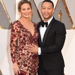 3346061300000578-3544475-_She_s_here_Chrissy_Teigen_and_John_Legend_pictured_in_February_-m-13_1460905200780