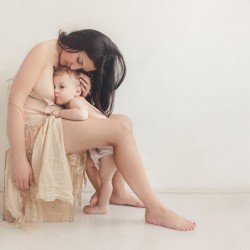 Breastfeeding-Stories-Moments-of-Motherhood-572b6ec91ae6d__880.jpg