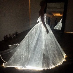 claire-danes-cinderella-glowing-dress-gown-met-gala-zac-posen-1