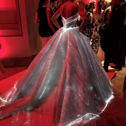 claire-danes-cinderella-glowing-dress-gown-met-gala-zac-posen-12