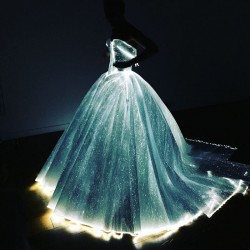 claire-danes-cinderella-glowing-dress-gown-met-gala-zac-posen-13