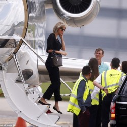 35A49DD000000578-3659430-Jet_setters_Taylor_Swift_emerged_from_her_private_jet_as_the_cou-a-103_1466827198648