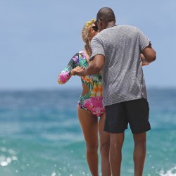 Beyonce-Jay-Z-Hawaii-June-2016 (2)