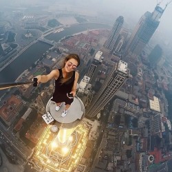 roof-climbing-girl-dangerous-selfies-angela-nikolau-russia-1