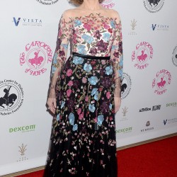 393B75D000000578-3829876-Jane_Fonda_76_looked_spectacular_in_a_floral_applique_dress_at_t-a-60_1476085158772