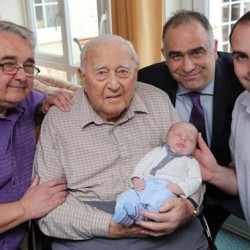 family-portrait-different-generations-in-one-photo-135__605