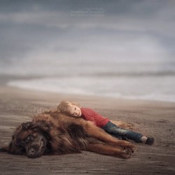 little-kids-big-dogs-photography-andy-seliverstoff-34-584fa94499c1f__880.jpg