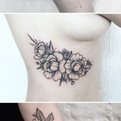 floral-tattoo-artists-14-58e2575feb038__700