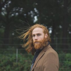 lw811-man-grows-beard-4