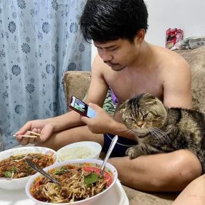 cat-stole-husband-nasrin-hami-4-5f55d6c1401d0__700